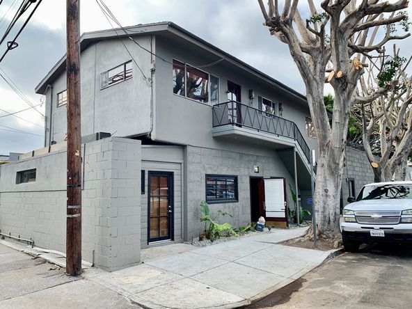 2905 Stanford Ave